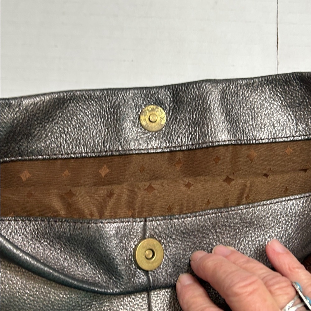 FOSSIL MADDOX EXPLORER HOBO METALLIC GRAY LEATHER SHOULDER BAG - Picture 8 of 16